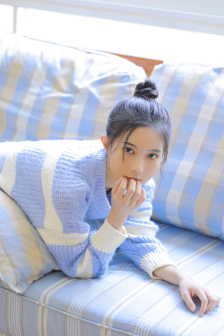 年轻女教师三级